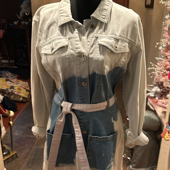 Adorable blue & white Jean Dress. Long sleeves w/4 pockets in front & tie belt. - Picture 2 of 4